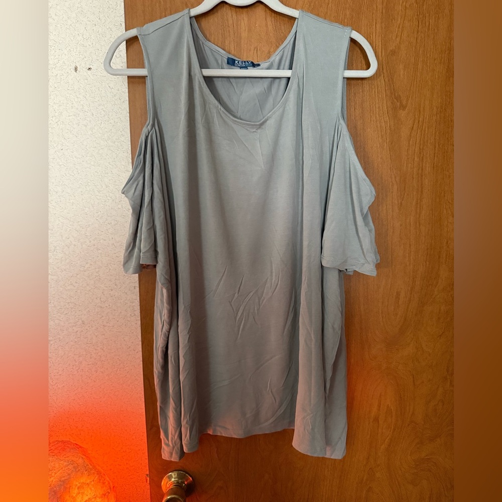 NWOT KELLY CLINTON KELLY COLD SHOULDER TOP